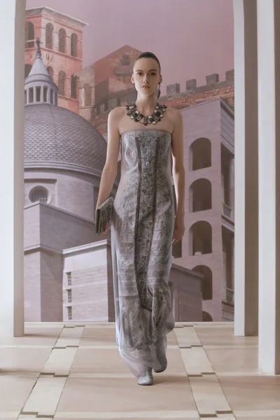 Look 18